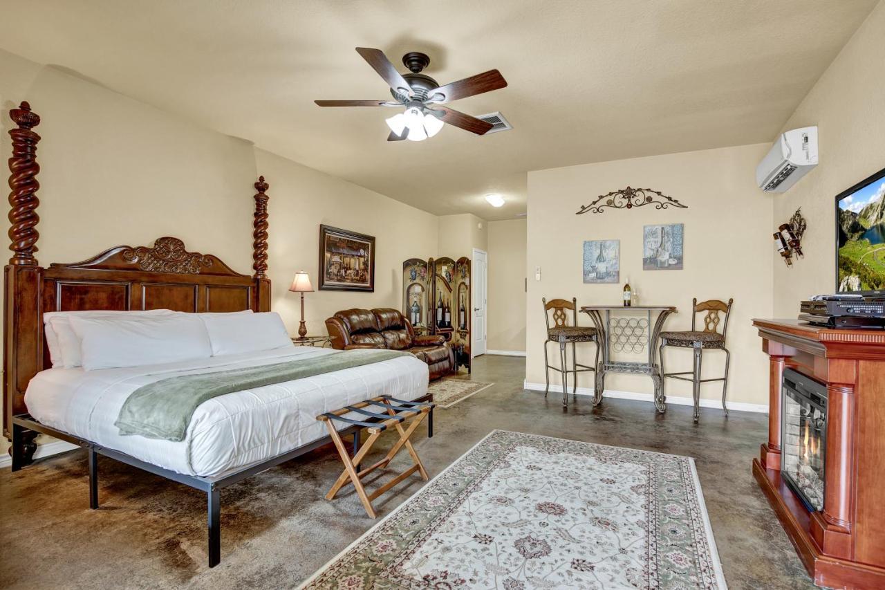 Romantic Oasis With Hot Tub Near Fred And Wineries! 弗雷德里克斯堡 外观 照片