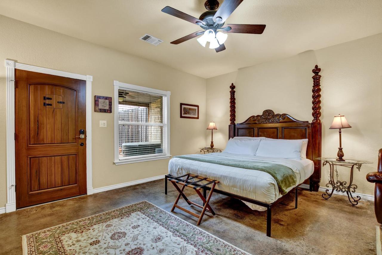 Romantic Oasis With Hot Tub Near Fred And Wineries! 弗雷德里克斯堡 外观 照片