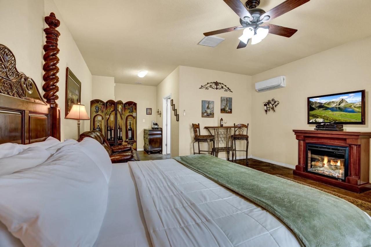 Romantic Oasis With Hot Tub Near Fred And Wineries! 弗雷德里克斯堡 外观 照片